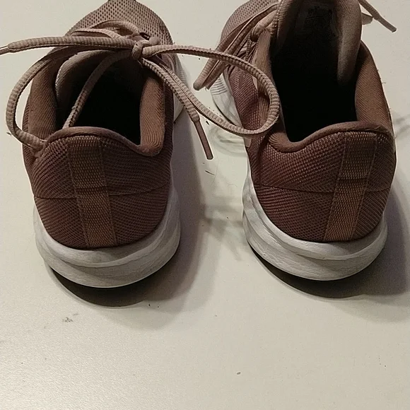 Nike Running Shoes - Picture 5 of 6